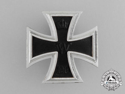 a_second_war_manufactured_iron_cross1914_first_class_in_its_case_of_issue_g_097_1