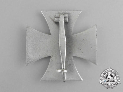 a_second_war_manufactured_iron_cross1914_first_class_in_its_case_of_issue_g_098_1