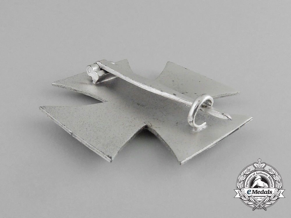 a_second_war_manufactured_iron_cross1914_first_class_in_its_case_of_issue_g_100_1