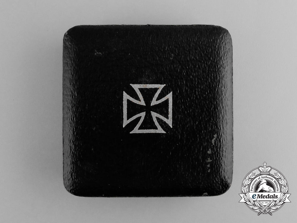 a_second_war_manufactured_iron_cross1914_first_class_in_its_case_of_issue_g_101_1