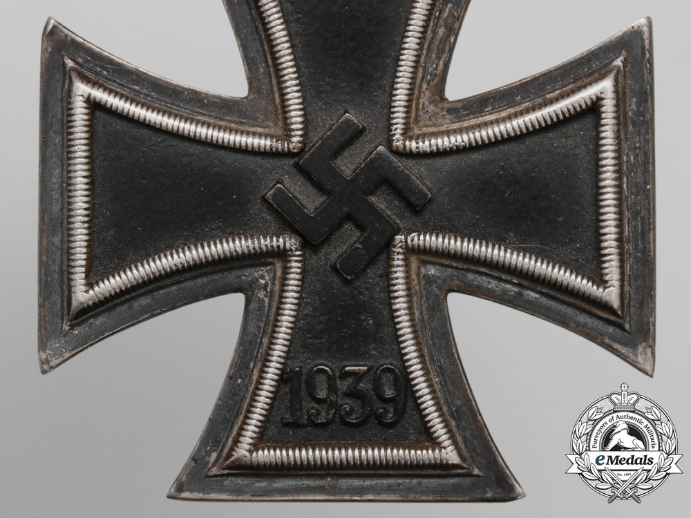 a_knight’s_cross_of_the_iron_cross1939_by_juncker_with_oakleaves_g_604_1