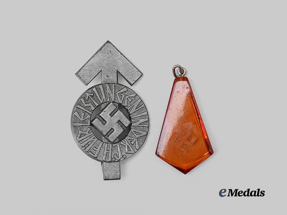 germany,_third_reich._a_pair_of_decorations_e_medals__g62869_2
