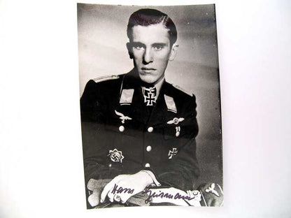 knights’_cross_winner-_post_war_signature/_photo_gd164001