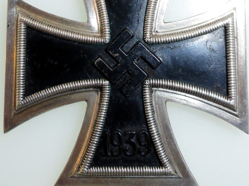 cased_knight’s_cross–_juncker_gra18802