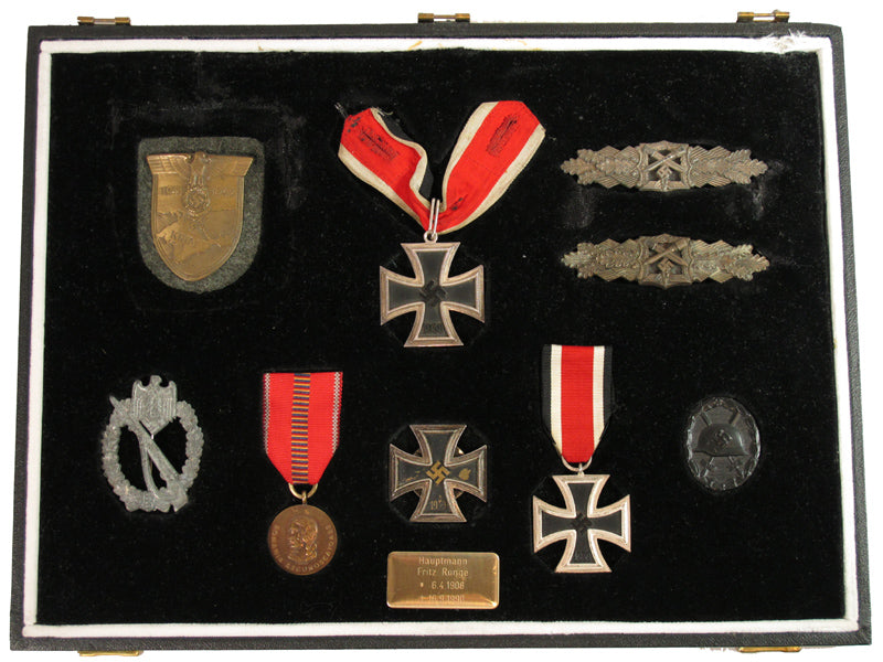 knight’s_cross_group_to_an_officer,_gra34621