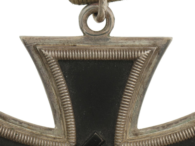 knight’s_cross_group_to_an_officer,_gra34625