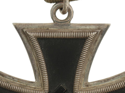 knight’s_cross_group_to_an_officer,_gra34625
