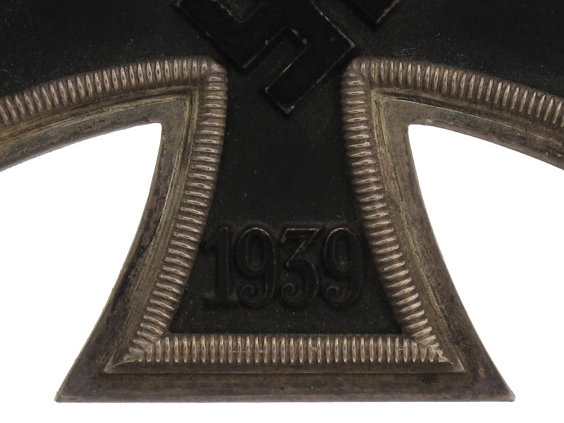 knight’s_cross_group_to_an_officer,_gra34626