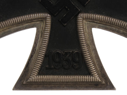 knight’s_cross_group_to_an_officer,_gra34626