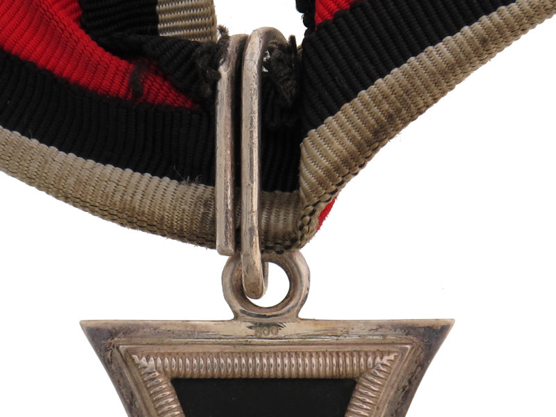 knight’s_cross_group_to_an_officer,_gra34628