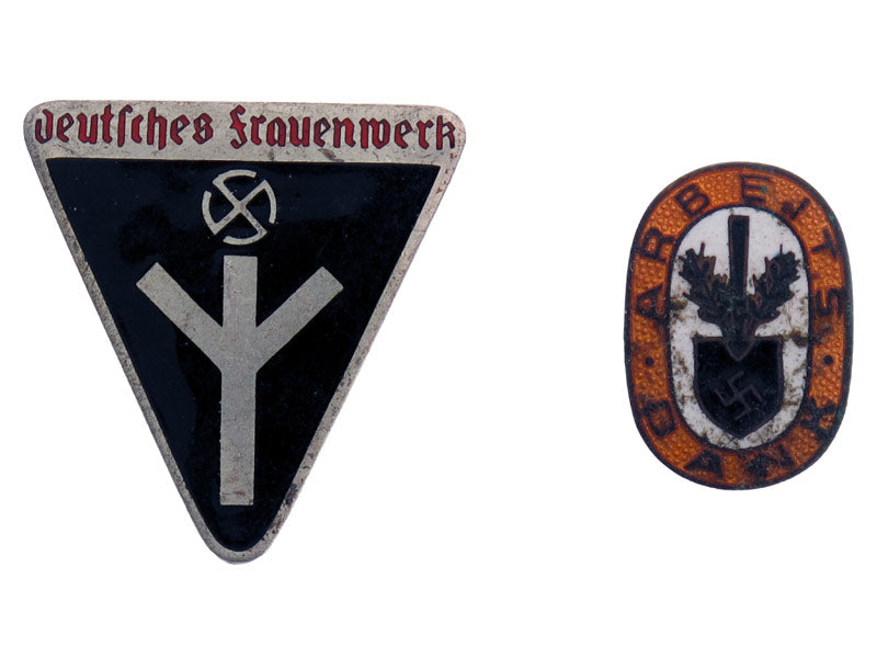 two_enameled_badges_grc15251