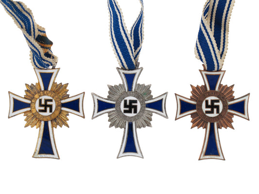 three_mother’s_crosses_grc17700002