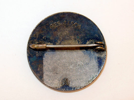 red_cross_badge,_grc94802