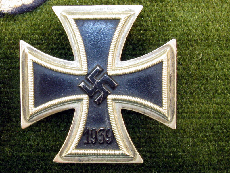 very_fine&_scarce_paratrooper’s_group_grl77813