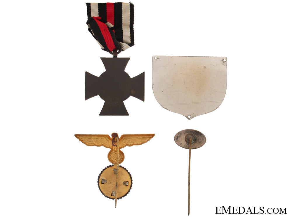 u-_boot_group_to_an_unidentified_officer_with_rare_crew_badge_grnb628g