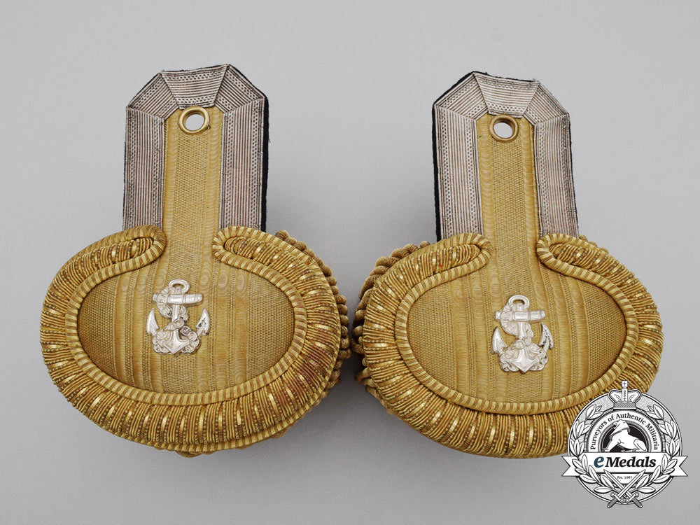 an_extremely_fine_set_of_kriegsmarine_oberleutnant_zur_see_epaulettes_h_312