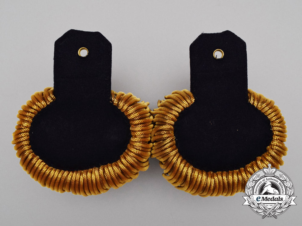 an_extremely_fine_set_of_kriegsmarine_oberleutnant_zur_see_epaulettes_h_313