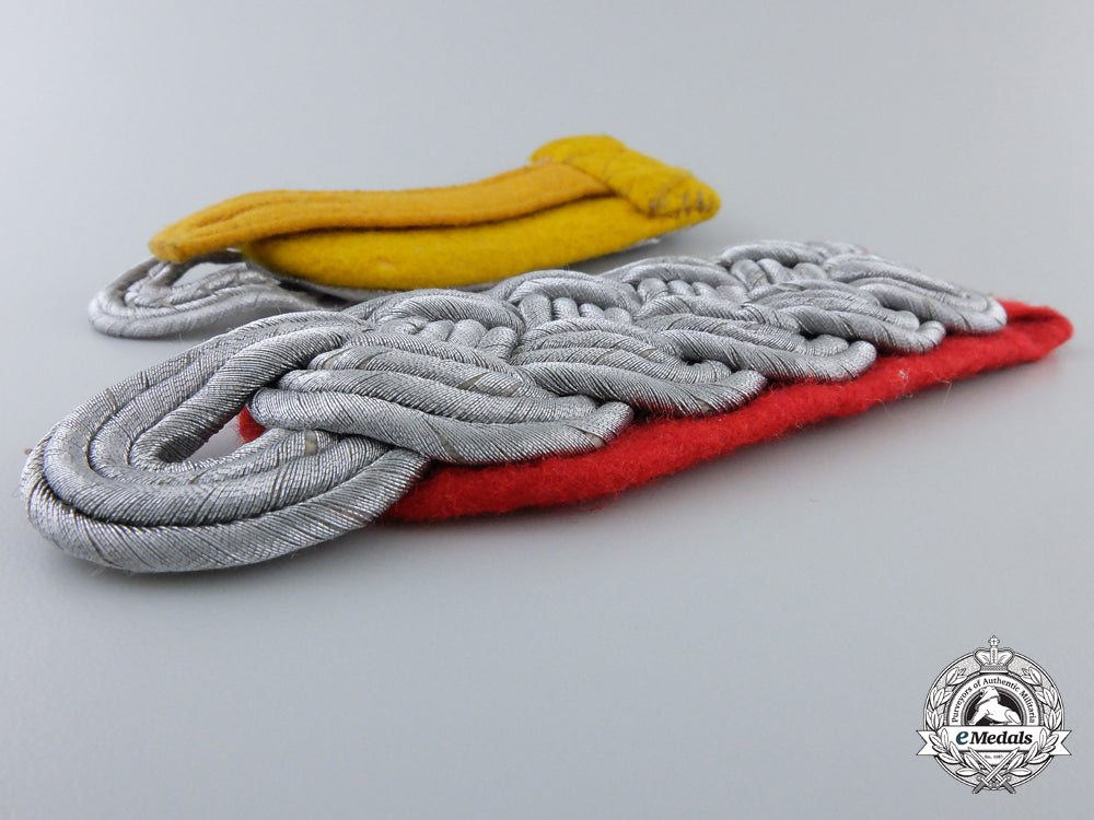 two_second_war_luftwaffe_shoulder_boards_h_427_1