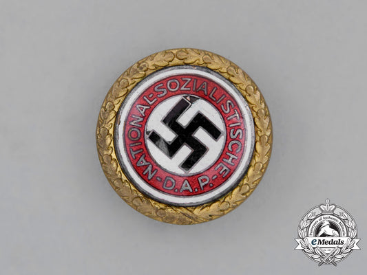 a_nsdap_golden_party_badge_by_deschler&_sohn_of_munich_h_635