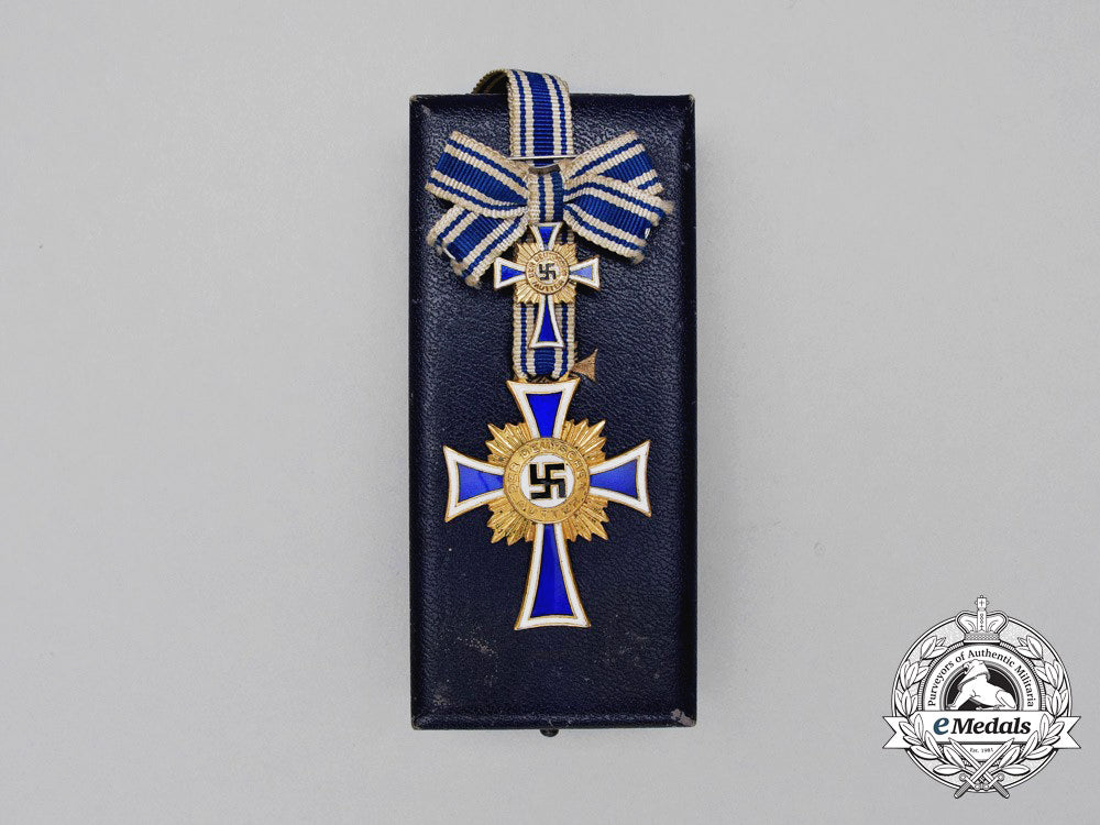 germany._a_gold_grade_cross_of_honour_of_the_german_mother_by_deumer_h_662_1_1