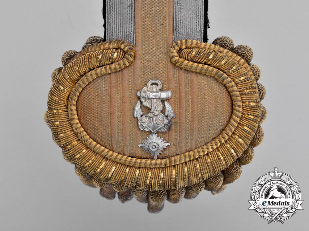 an_exquisite_cased_set_of_kriegsmarine_frigate_captain_epaulettes;_published_example_h_742_1