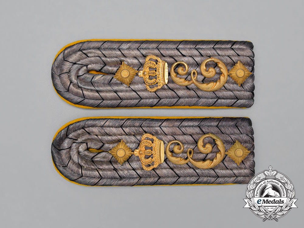 a_set_of_prussian3_rd_regiment_queen_elizabeth_grenadier_guards_shoulder_boards_h_787_1