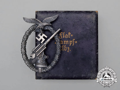 an_early_luftwaffe_flak_badge_in_its_case_of_issue_h_826_1