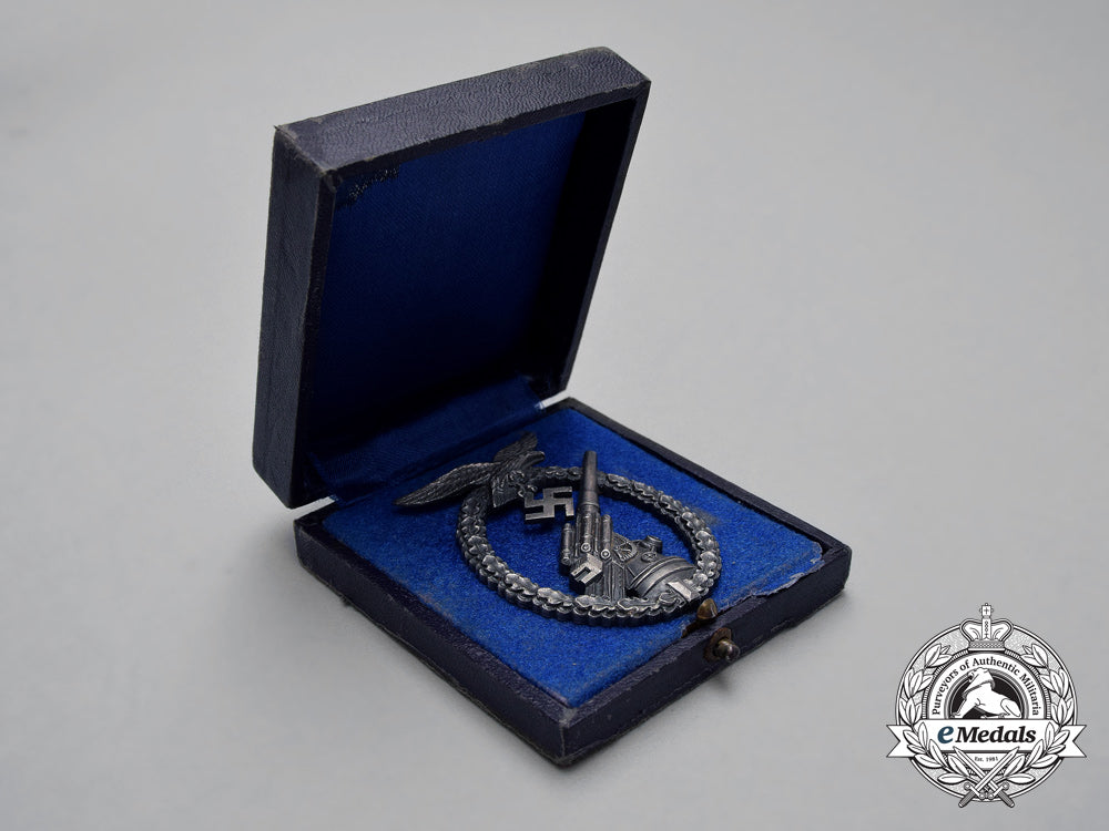 an_early_luftwaffe_flak_badge_in_its_case_of_issue_h_828_1
