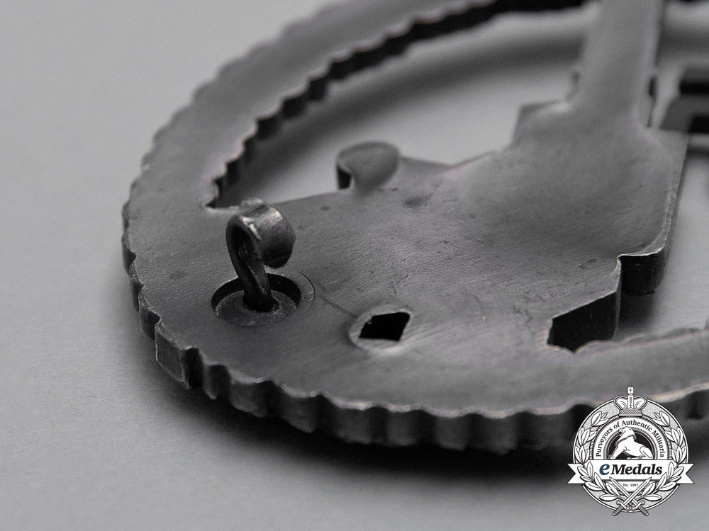 an_early_luftwaffe_flak_badge_in_its_case_of_issue_h_833_1