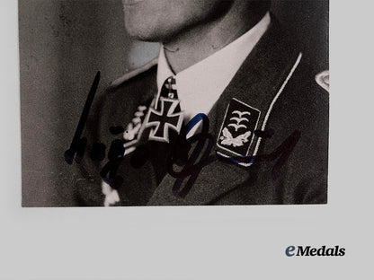 germany,_third_reich._a_lot_of_post-_war_signed_knight’s_cross_winner_photographs_e_medals__g62077_5