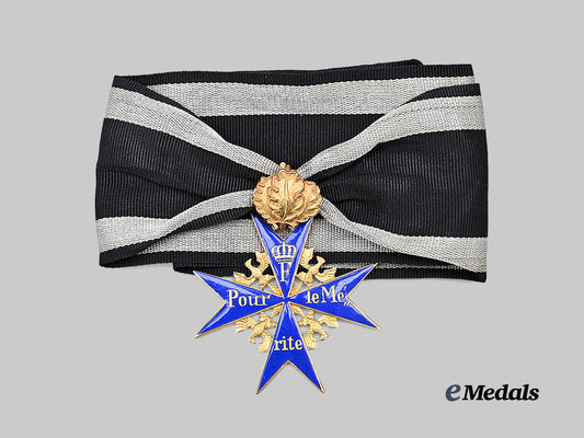 germany,_imperial._a_pour_le_mérite_with_oak_leaves,_exhibition_example_by_steinhauer&_lück,_c.1965_e_medals__g62641_2