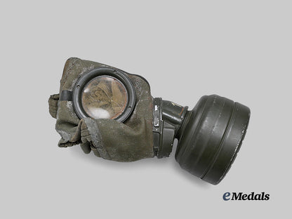 germany,_wehrmacht._an_m30_gas_mask,_with_canister_e_medals__g62679_7