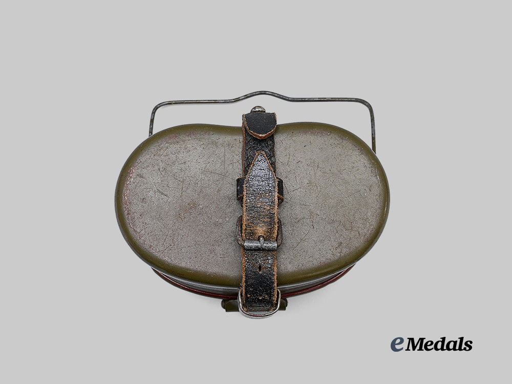 germany,_wehrmacht._an_m31_mess_kit,_mid-_war_example,_by_stahlwerk_mischkau_e_medals__g62675_4