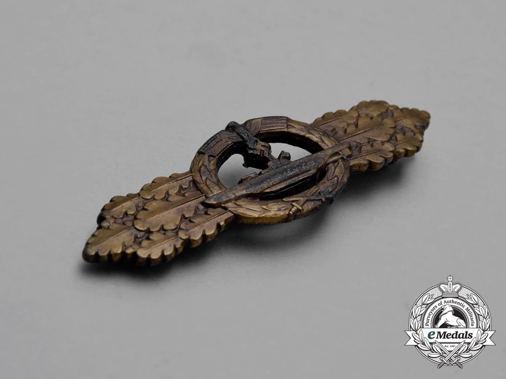 germany._a_bronze_grade_submarine_front_clasp_by_schwerin_i_032_1_1