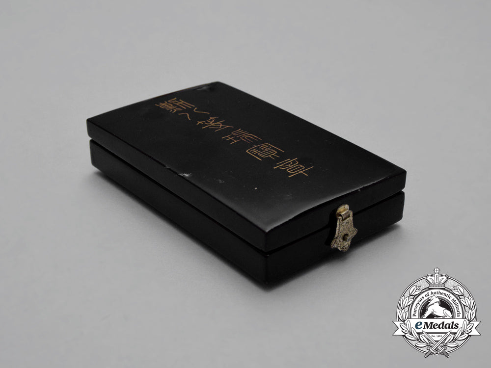 three_japanese_sacred_treasure_orders_i_208_1