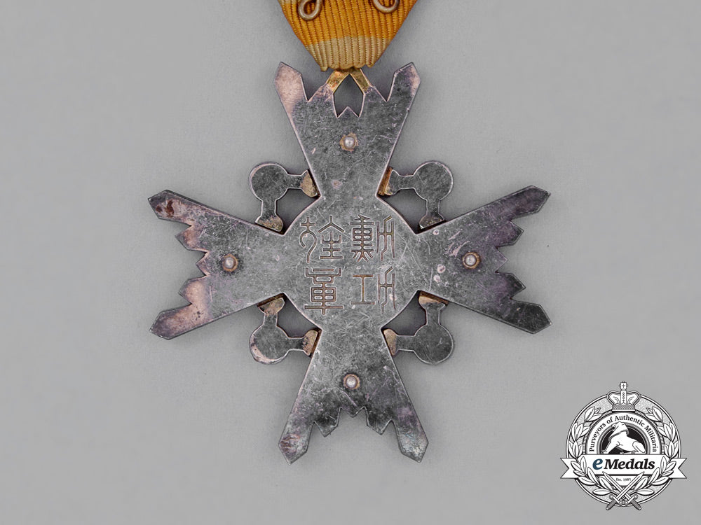 three_japanese_sacred_treasure_orders_i_211_1