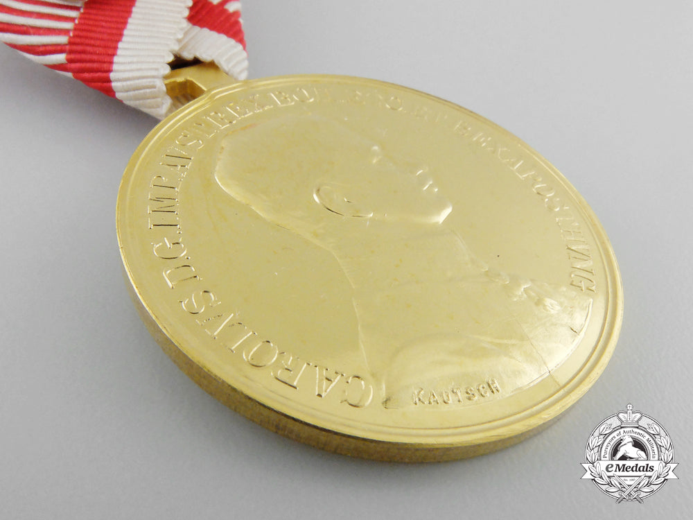 an_absolutely_mint_first_war_austrian_golden_bravery_medal_for_officers_i_526