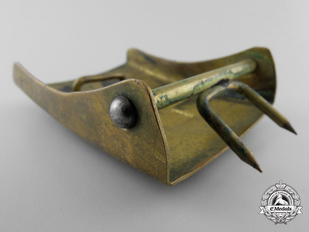 an_unidentified_second_war_period_belt_buckle;_published_example_i_644