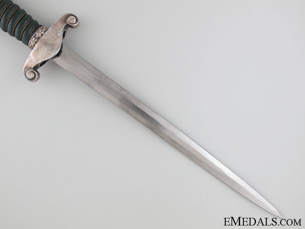 land_custom_official_dagger_by_wkc_img_0192