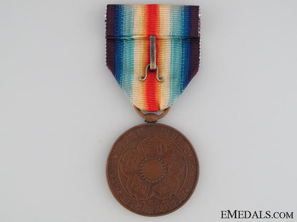 a_cased_wwi_japanese_victory_medal_img_0235_copy.jpg52fd0619ea7e5
