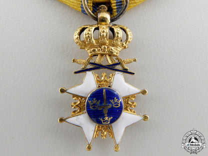 a_miniature_swedish_order_of_the_sword_in_gold_img_02.jpg558413c588fbf