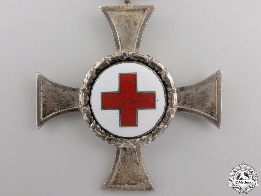 a_german_red_cross_sister_cross;_first_model_img_02.jpg5550fcfbe1c16