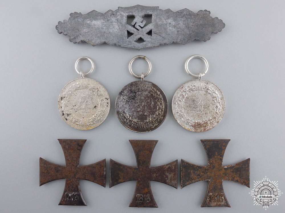 a_lot_of_seven_awards_recovered_from_bombed_zimmermann_factory_img_02.jpg54df7f7d0f719