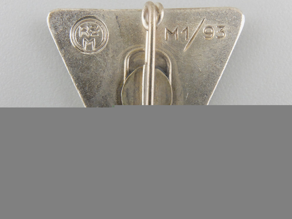 a_german_women's_league_membership_badge;_type_iii_img_02.jpg55c89d94587ad