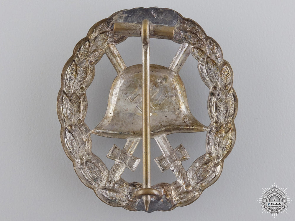 a_rare_silver_grade_wound_badge:_cut_out_version_img_02.jpg54733ad2e70bd