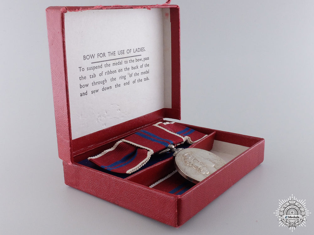 a_ladies1953_qeii_coronation_medal_with_case_img_02.jpg5470c786f1a7a
