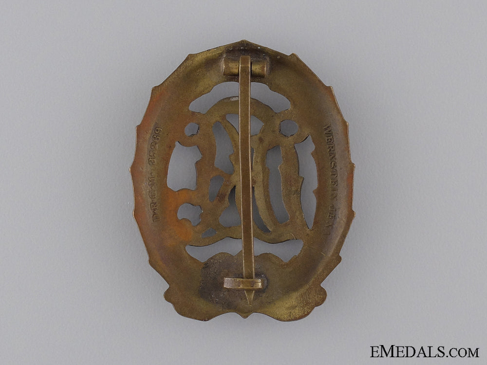 bronze_grade_drl_sport_badge;3_rd_model_img_02.jpg53e5149051743