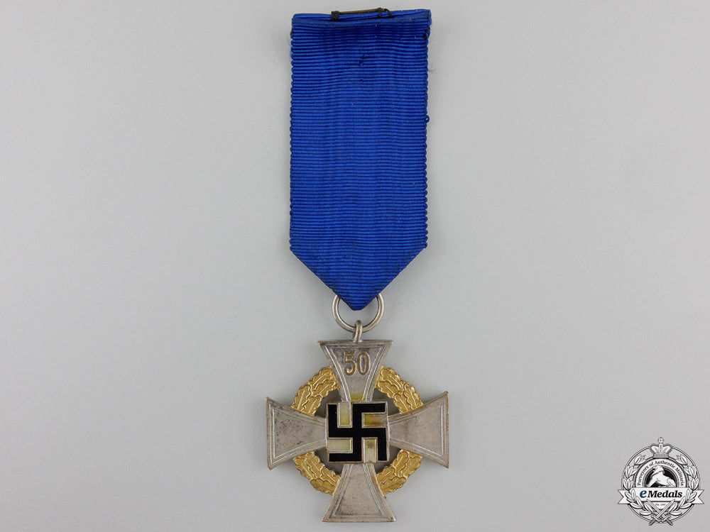 a_german_faithful_service_cross;1_st_class_with_miniature_img_02.jpg55c0ccd269f1e