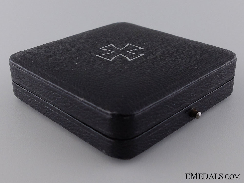 a_mint_cased_iron_cross_first_class1939_img_02.jpg543308b261171