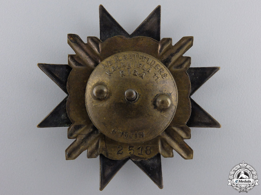 a_pre_second_war_latvian_military_badge_with_swords_img_02.jpg552e7c06df02b